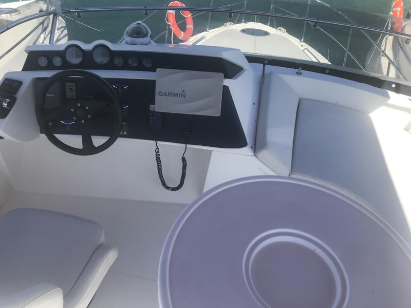 Book yachts online - motorboat - Galeon 390 Fly - Marta I - rent
