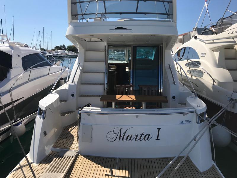 Book yachts online - motorboat - Galeon 390 Fly - Marta I - rent