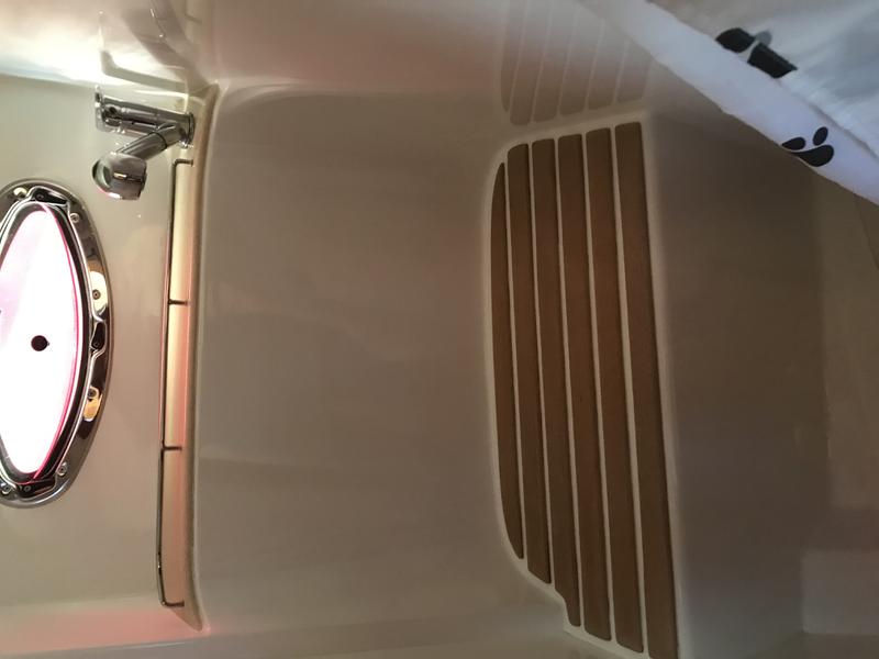 Book yachts online - motorboat - Galeon 390 Fly - Marta I - rent