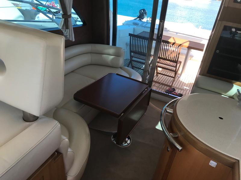 Book yachts online - motorboat - Galeon 390 Fly - Marta I - rent
