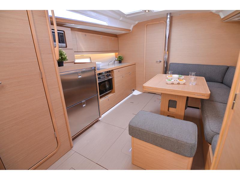 Book yachts online - sailboat - Dufour 390 Grand Large - Electra - rent