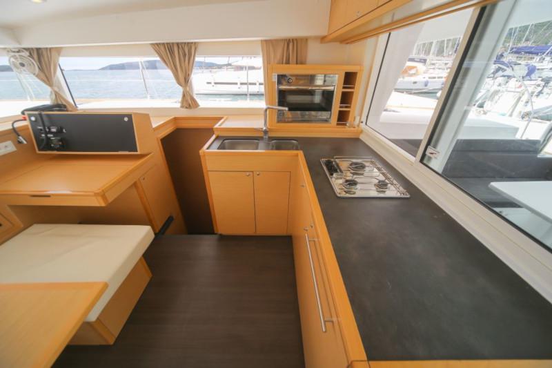 Book yachts online - catamaran - Lagoon 400 S2 - Neretva - rent