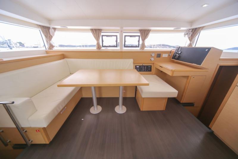 Book yachts online - catamaran - Lagoon 400 S2 - Neretva - rent