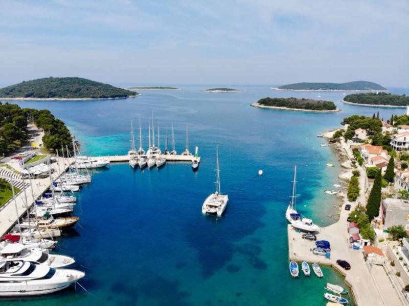 Book yachts online - catamaran - Saba 50 - Anna Isabella - rent