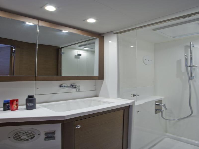 Book yachts online - catamaran - Lagoon 450 Flybridge - Jenny of Sweden - rent