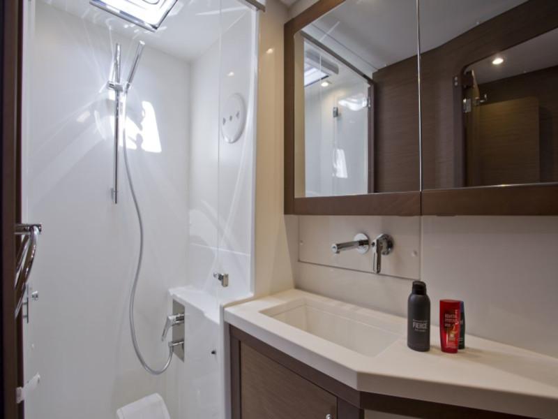 Book yachts online - catamaran - Lagoon 450 Flybridge - Jenny of Sweden - rent