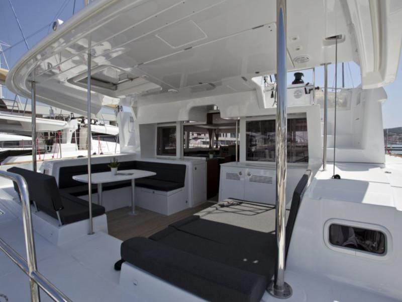Book yachts online - catamaran - Lagoon 450 Flybridge - Jenny of Sweden - rent