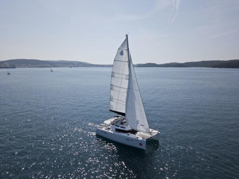 Book yachts online - catamaran - Lagoon 450 Flybridge - Jenny of Sweden - rent