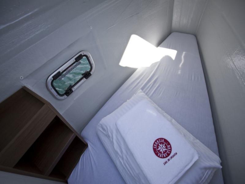 Book yachts online - catamaran - Lagoon 450 Flybridge - Jenny of Sweden - rent