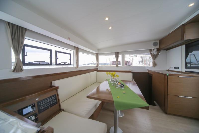 Book yachts online - catamaran - Lagoon 40 - Ocean King III - rent