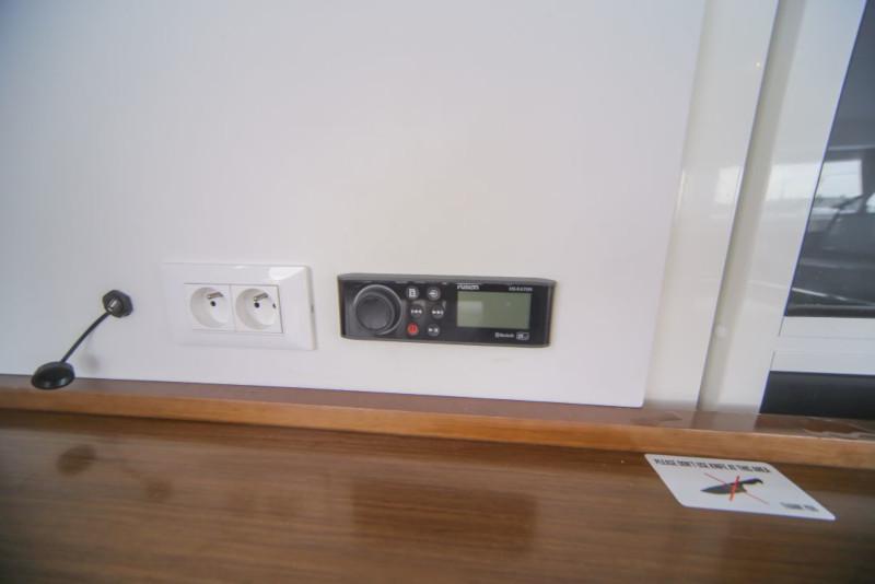 Book yachts online - catamaran - Lagoon 40 - Ocean King III - rent