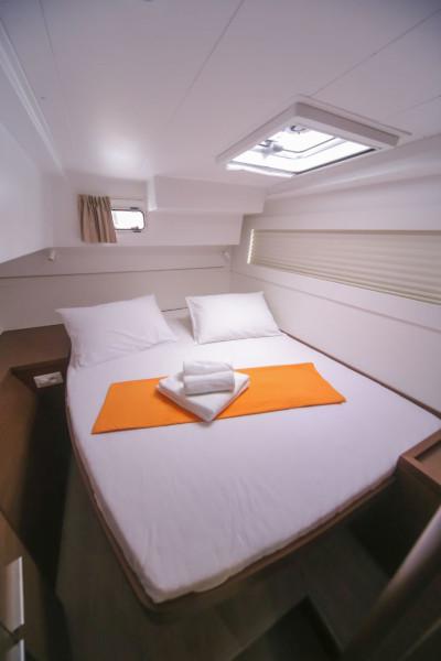 Book yachts online - catamaran - Lagoon 40 - Ocean King III - rent