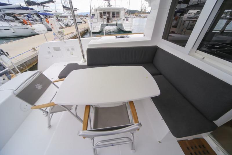 Book yachts online - catamaran - Lagoon 40 - Ocean King III - rent