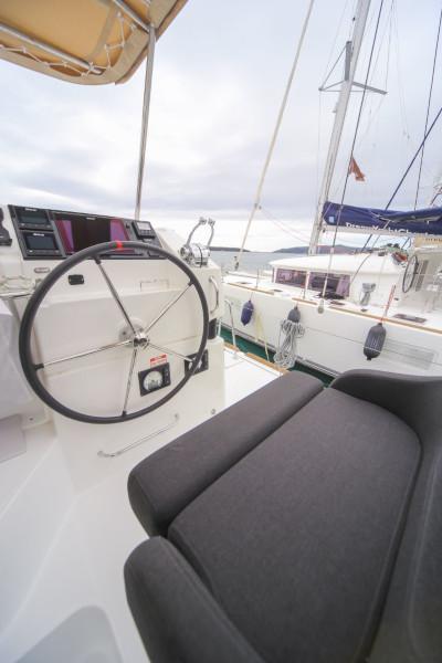 Book yachts online - catamaran - Lagoon 40 - Ocean King III - rent