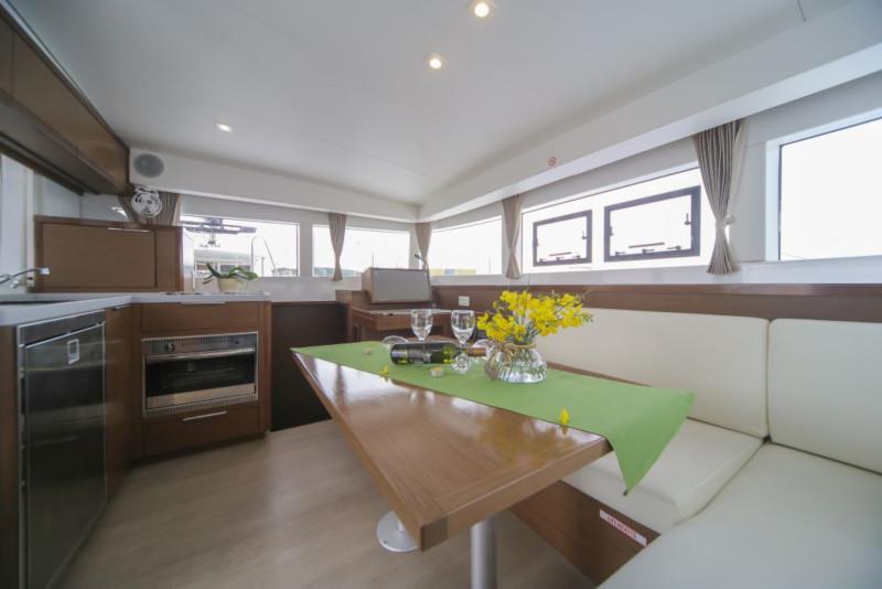 Book yachts online - catamaran - Lagoon 40 - Ocean King III - rent