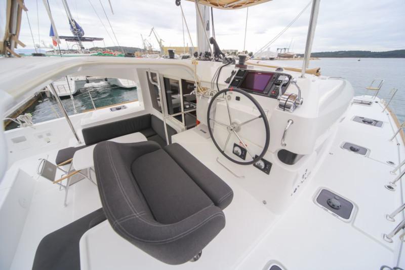 Book yachts online - catamaran - Lagoon 40 - Ocean King III - rent
