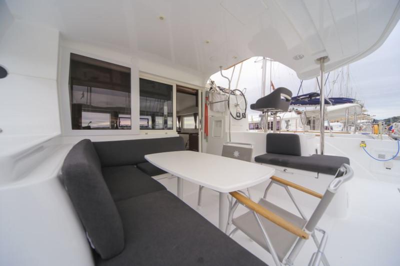 Book yachts online - catamaran - Lagoon 40 - Ocean King III - rent