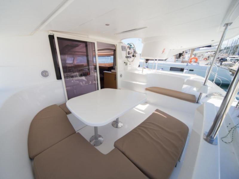 Book yachts online - catamaran - Lipari 41 - Dreamseeker - rent