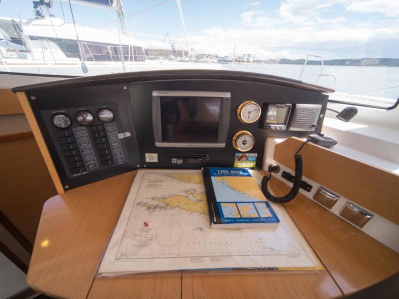 Book yachts online - catamaran - Lipari 41 - Dreamseeker - rent