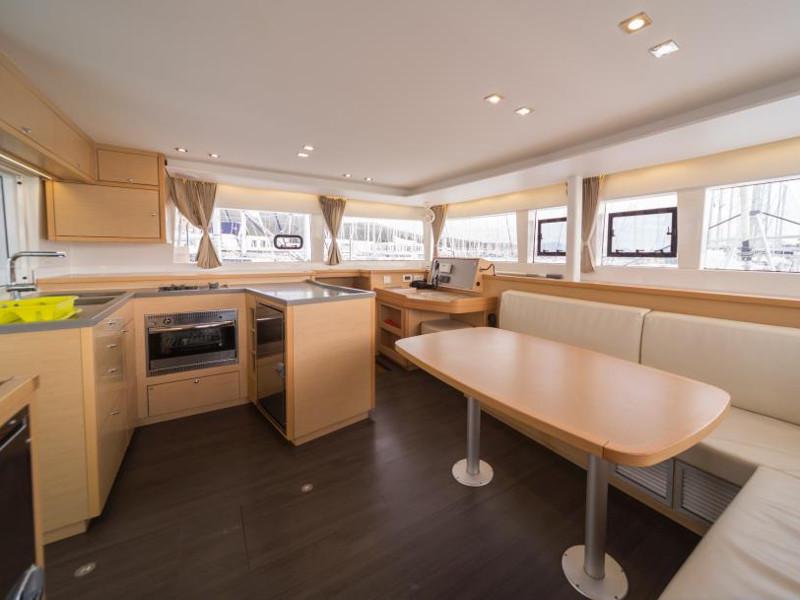 Book yachts online - catamaran - Lagoon 450 Sport - Nathalie - rent
