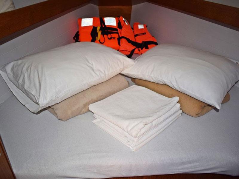 Book yachts online - sailboat - Bavaria Cruiser 33 (4) - Fei - rent