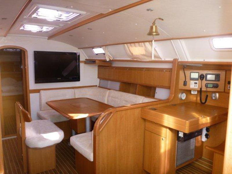 Book yachts online - sailboat - Harmony 47 - De La Fontaine - rent