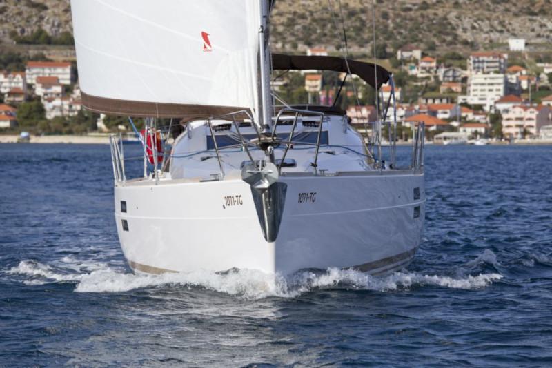 Book yachts online - sailboat - Elan Impression 40 - Fides - rent