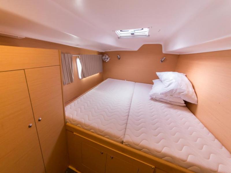 Book yachts online - catamaran - Lagoon 380 - Eschyle - rent