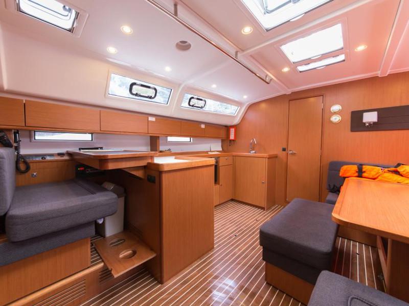 Book yachts online - sailboat - Bavaria Cruiser 51 - Lippi - rent