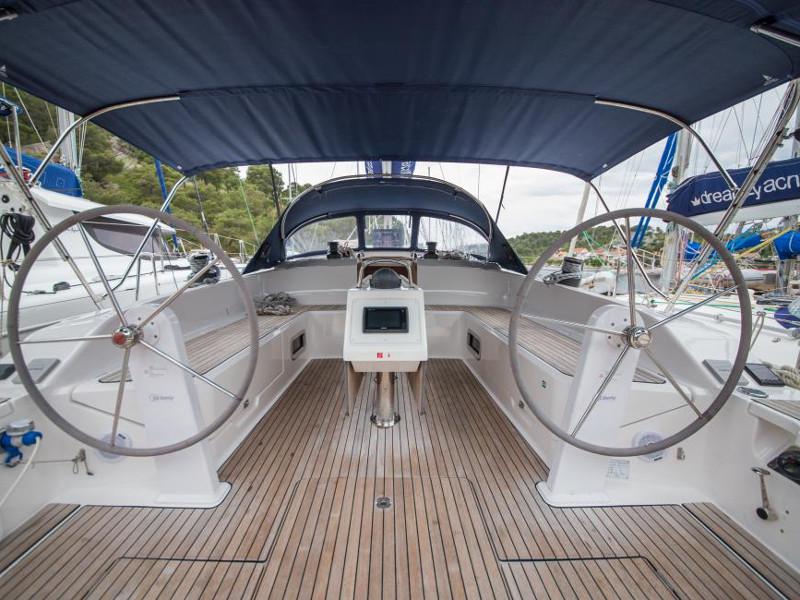 Book yachts online - sailboat - Bavaria Cruiser 51 - Lippi - rent