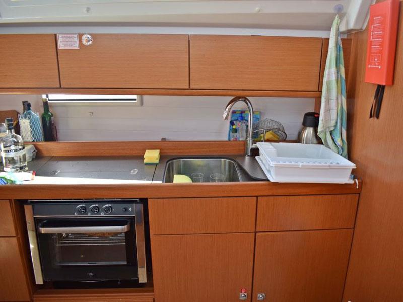 Book yachts online - sailboat - Bavaria Cruiser 46 (8) - Armstrong - rent