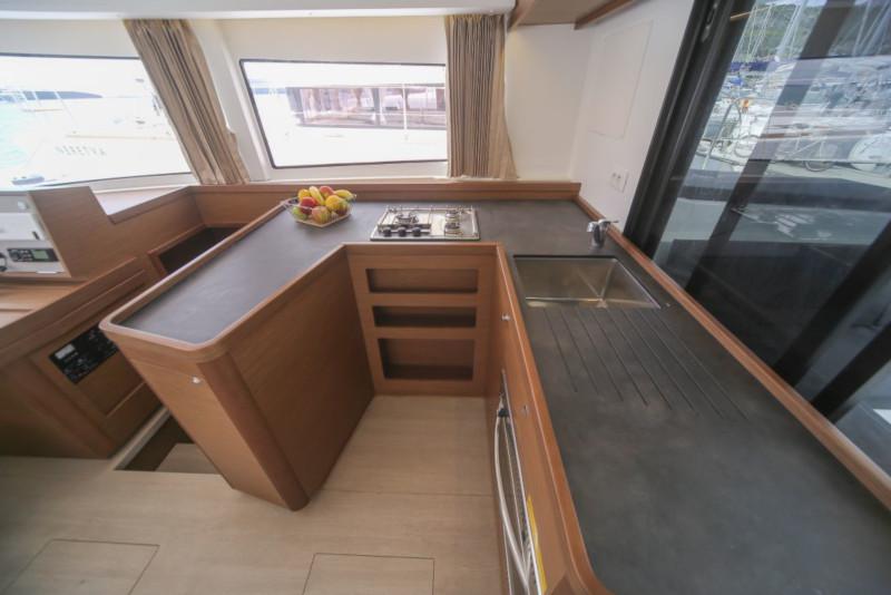 Book yachts online - catamaran - Lagoon 42 - Discovery - rent