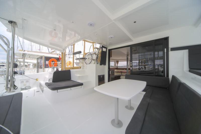 Book yachts online - catamaran - Lagoon 42 - Discovery - rent