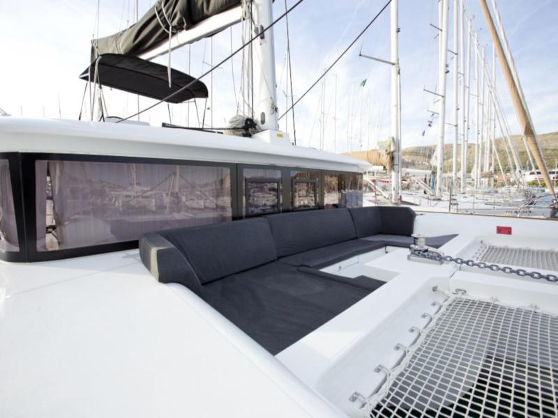 Book yachts online - catamaran - Lagoon 450 Flybridge - Pix - rent