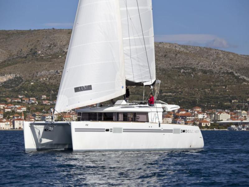 Book yachts online - catamaran - Lagoon 450 Flybridge - Pix - rent