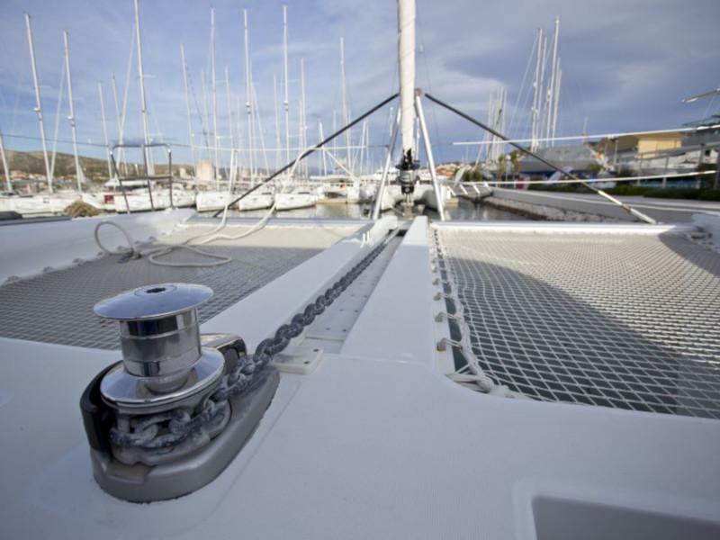 Book yachts online - catamaran - Lagoon 450 Flybridge - Pix - rent