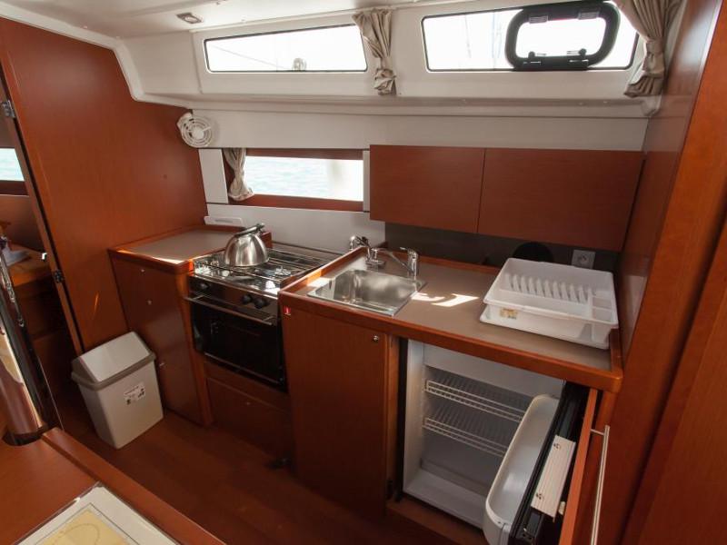 Book yachts online - sailboat - Oceanis 38.1 - Dvorak - rent