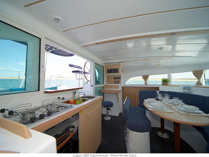 Book yachts online - catamaran - Lagoon 380 - Montaigne - rent