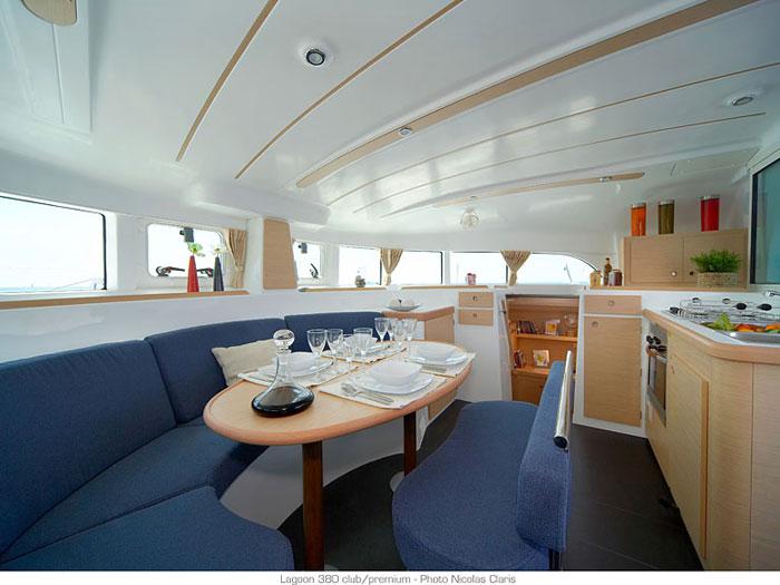 Book yachts online - catamaran - Lagoon 380 - Montaigne - rent