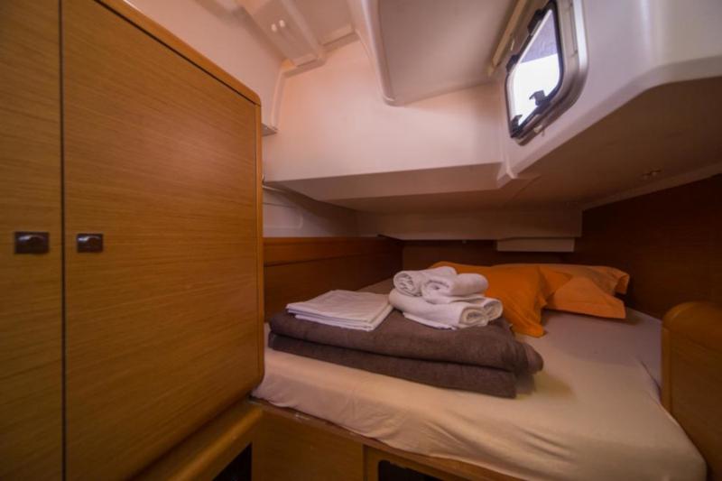 Book yachts online - sailboat - Sun Odyssey 439 - Tangreto - rent