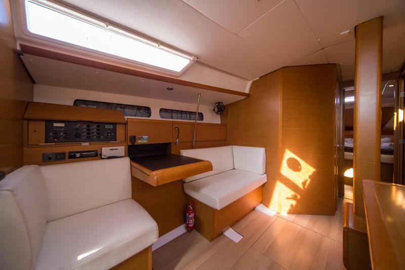 Book yachts online - sailboat - Sun Odyssey 439 - Tangreto - rent