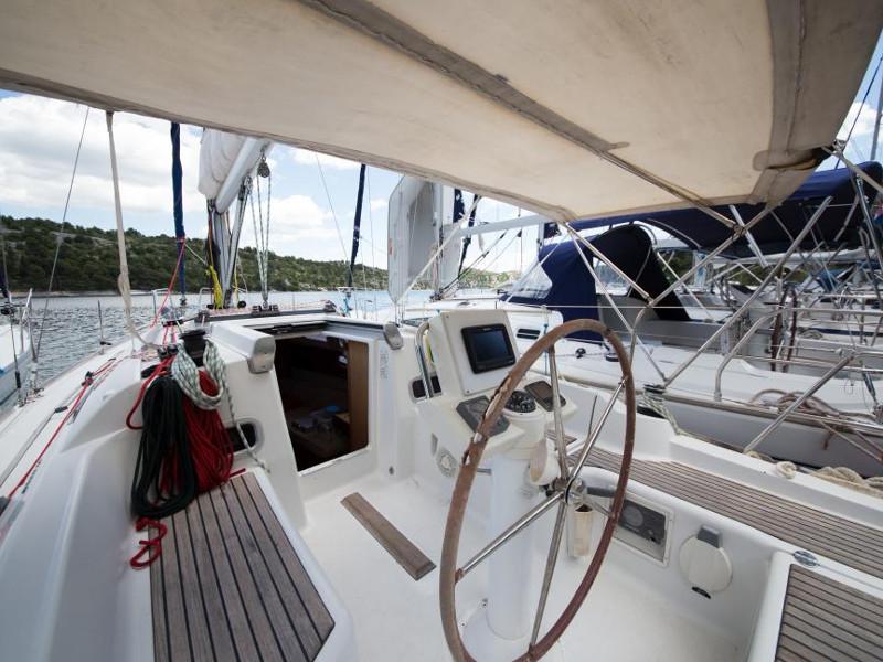 Book yachts online - sailboat - Oceanis 31 - So-Ni - rent