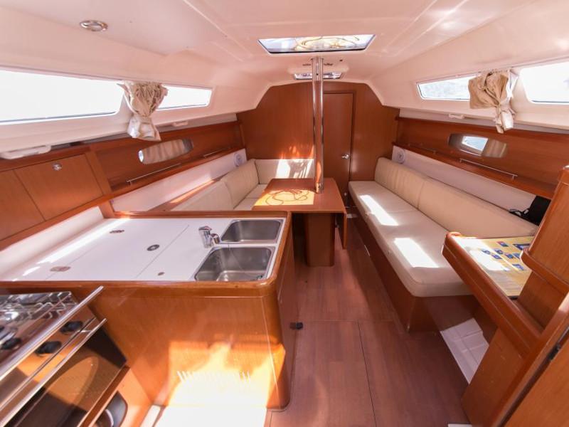 Book yachts online - sailboat - Oceanis 31 - So-Ni - rent