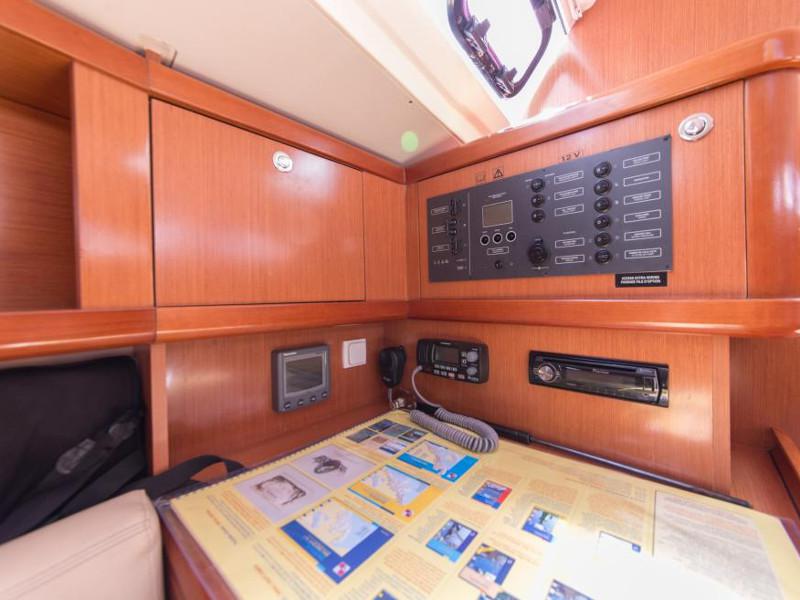 Book yachts online - sailboat - Oceanis 31 - So-Ni - rent