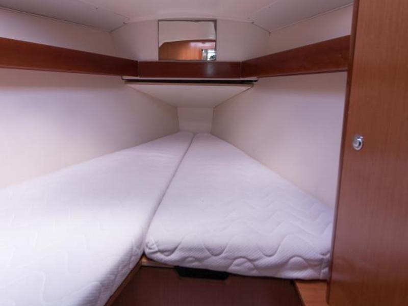 Book yachts online - sailboat - Oceanis 31 - So-Ni - rent