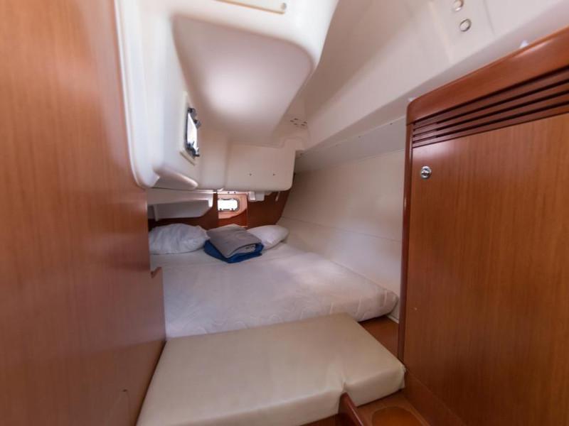 Book yachts online - sailboat - Oceanis 31 - So-Ni - rent