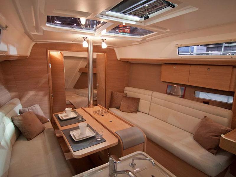 Book yachts online - sailboat - Dufour 310 Grand Large - Inezic - rent