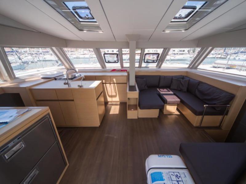 Book yachts online - catamaran - Nautitech 46 Fly - Santorin - rent