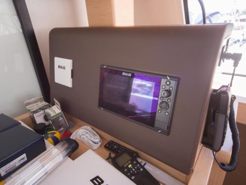 Book yachts online - catamaran - Nautitech 46 Fly - Santorin - rent