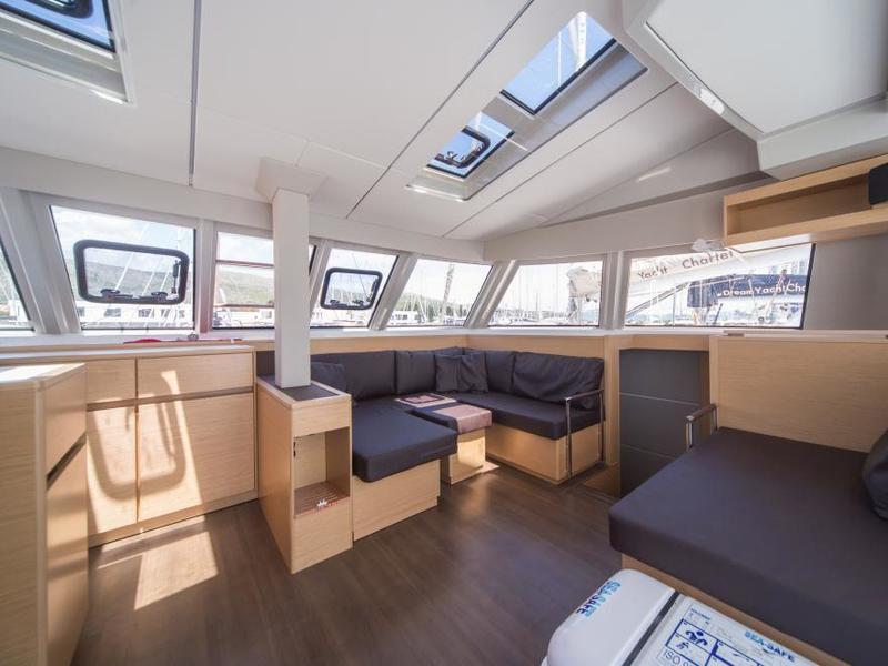 Book yachts online - catamaran - Nautitech 46 Fly - Santorin - rent